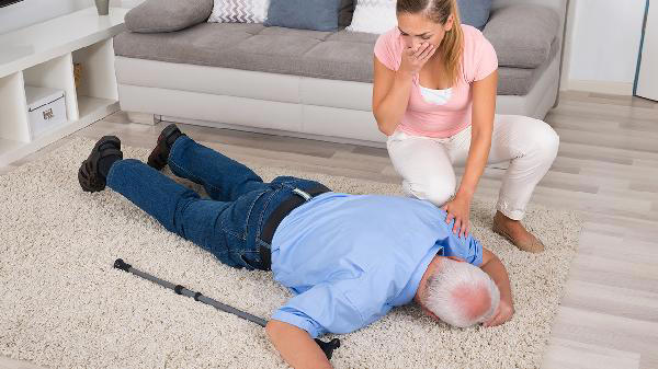 医生告诫：心脏开始衰竭的人，身上基本会有几个表现，千万要留意