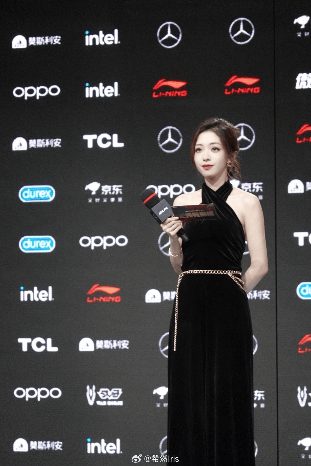 LPL主持人希然分享昨日主持照片：掠影