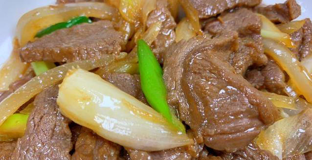 10分钟上桌的葱爆羊肉，简单一炒香翻天，你家也能成大厨