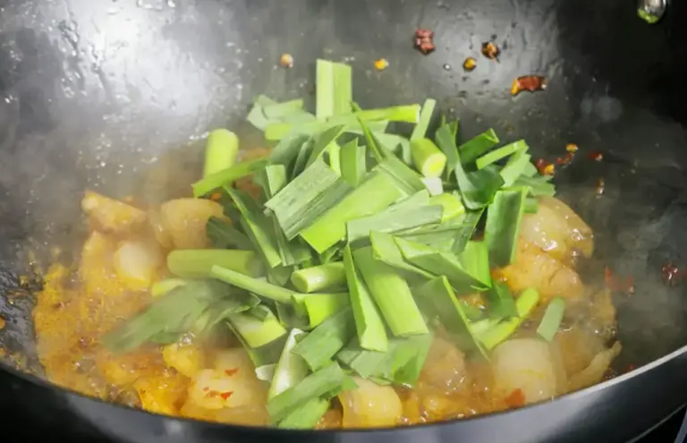 回锅肉怎么做？不要只会煮肉，教你正确做法，肥而不腻，咸香适口