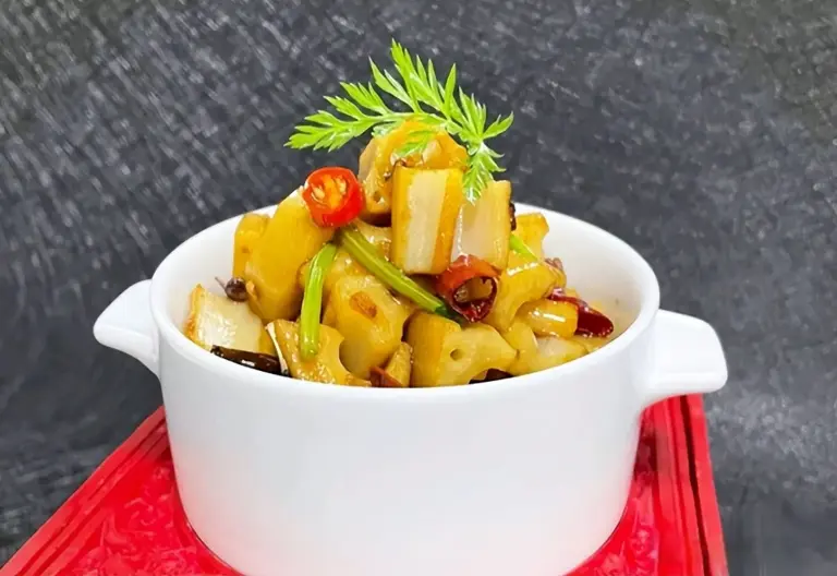 美食推荐：开味鱼头、三椒酱炒大闸蟹、鲜麻黑醋藕韵制作方法