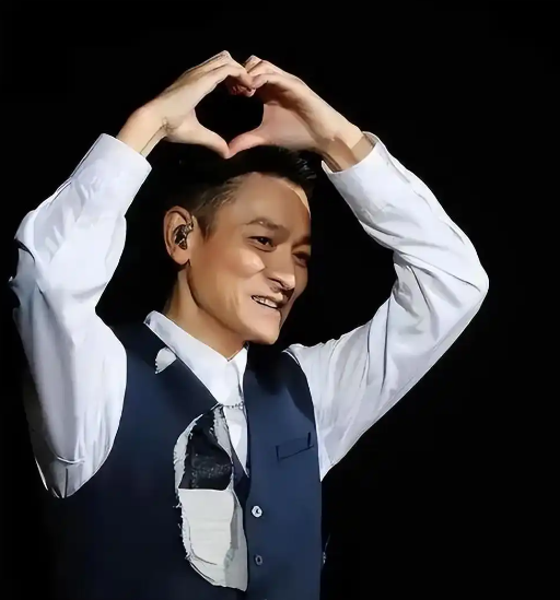 刘德华跟妻子回马来娘家，36岁小姨子作陪吃西餐，有钱有颜气质不输女明星