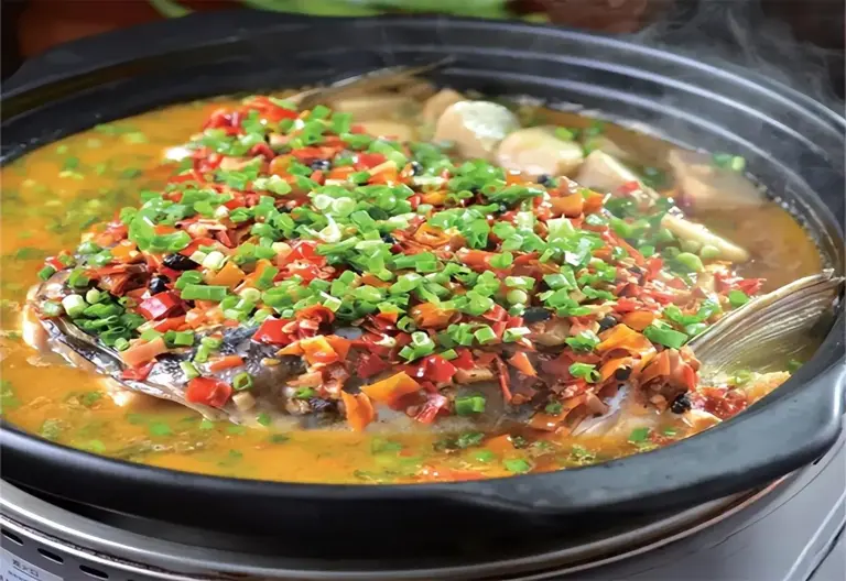 美食推荐：开味鱼头、三椒酱炒大闸蟹、鲜麻黑醋藕韵制作方法