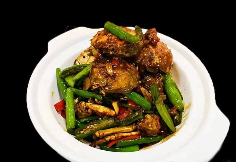 美食推荐：开味鱼头、三椒酱炒大闸蟹、鲜麻黑醋藕韵制作方法