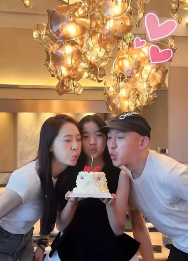 聂远夫妇为女儿庆生，小姑娘越长越漂亮，才11岁已拍摄了3部作品-图3