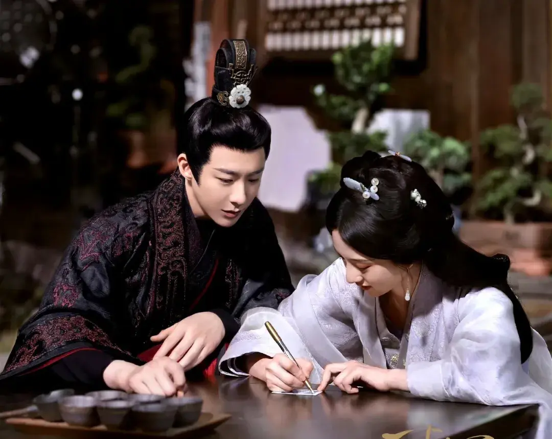 《折腰》今日开播！宋祖儿刘宇宁领衔，刘晓庆特邀主演，阵容超强