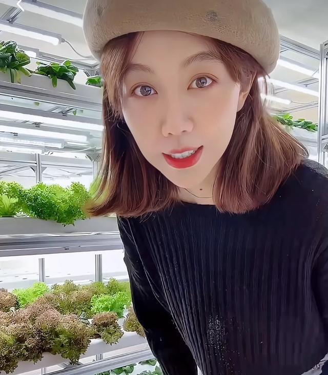 姜妍做一桌年夜饭级别的美食，招待毛不易李雪琴，40万大冰箱抢镜-图4