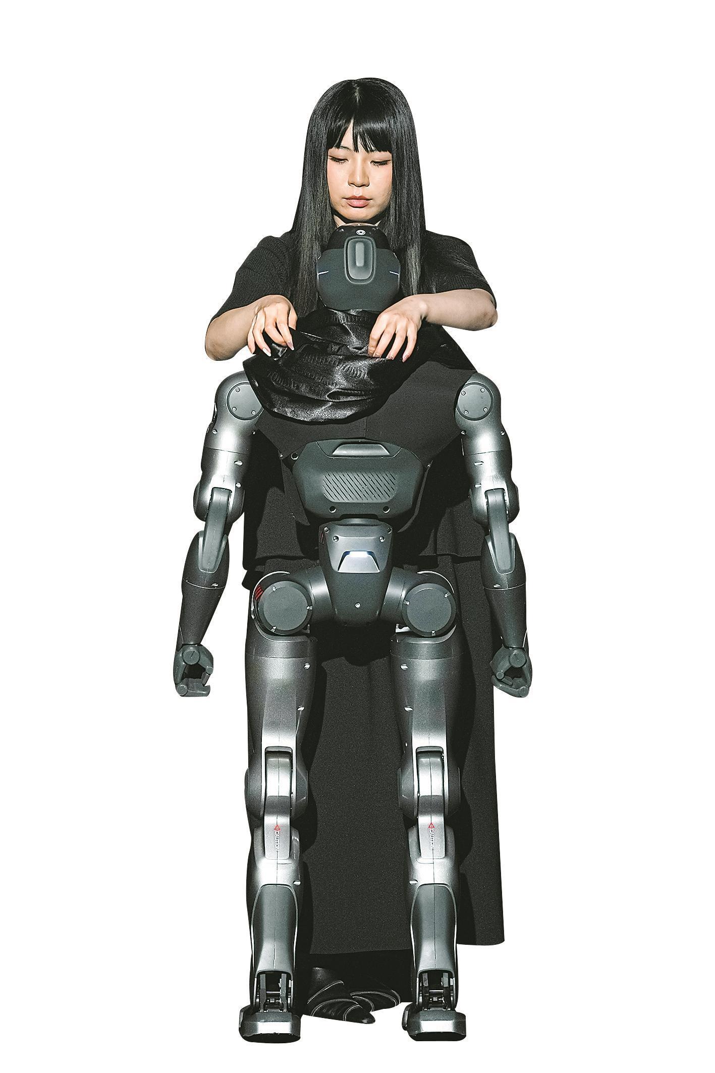 科技对撞时尚，广东智造亮相濮院时装周 机器人酷炫走秀，背后有何大乾坤？