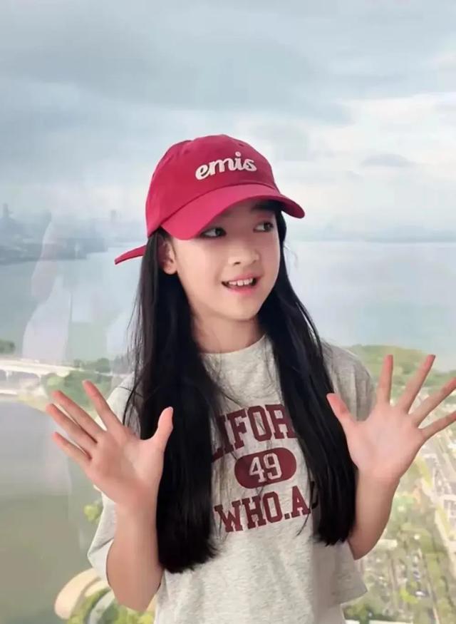 聂远夫妇为女儿庆生，小姑娘越长越漂亮，才11岁已拍摄了3部作品-图19