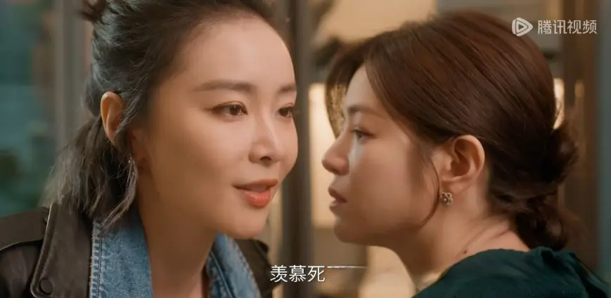 《亲爱的仇敌》：十年闺蜜一秒翻脸！罗曼与陈凯西为何突然炸了？