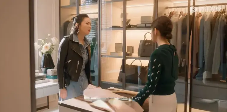 《亲爱的仇敌》：十年闺蜜一秒翻脸！罗曼与陈凯西为何突然炸了？