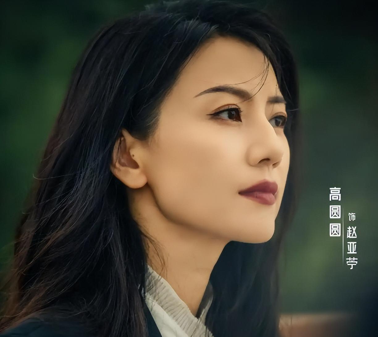 高圆圆“高中旧照”被曝出，据透露：至少10个班的男生在追她！