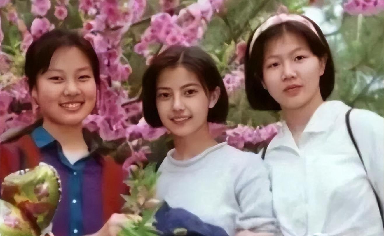 高圆圆“高中旧照”被曝出，据透露：至少10个班的男生在追她！