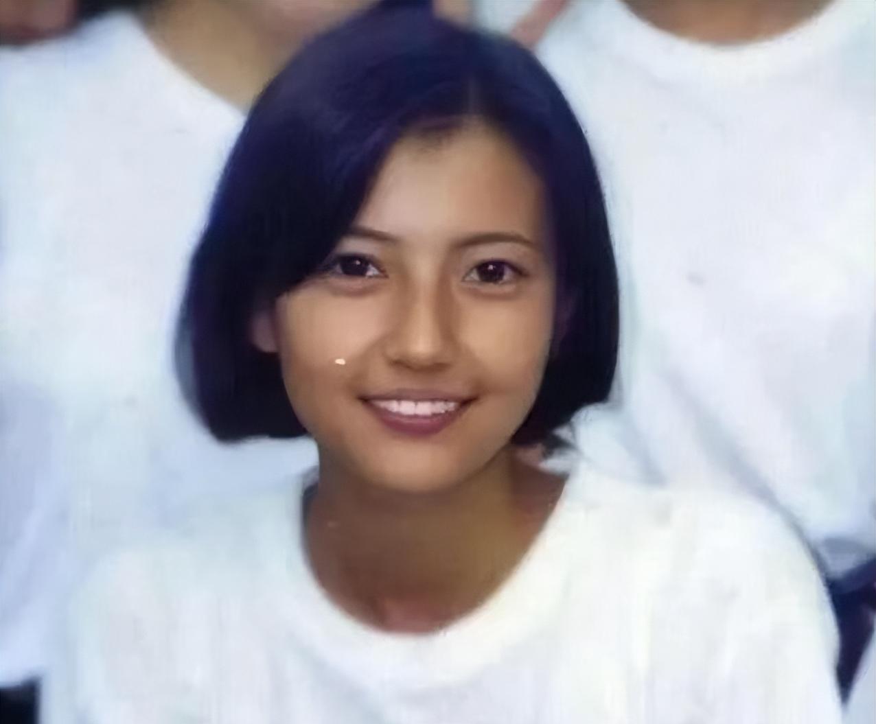 高圆圆“高中旧照”被曝出，据透露：至少10个班的男生在追她！