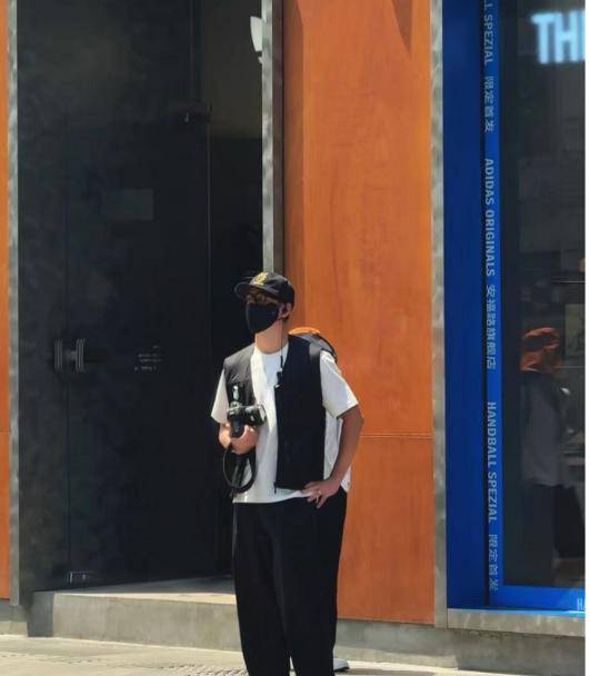 吴彦祖上海街头街拍，被女生误认老头冲上热搜，曾自曝过无性婚姻-图5