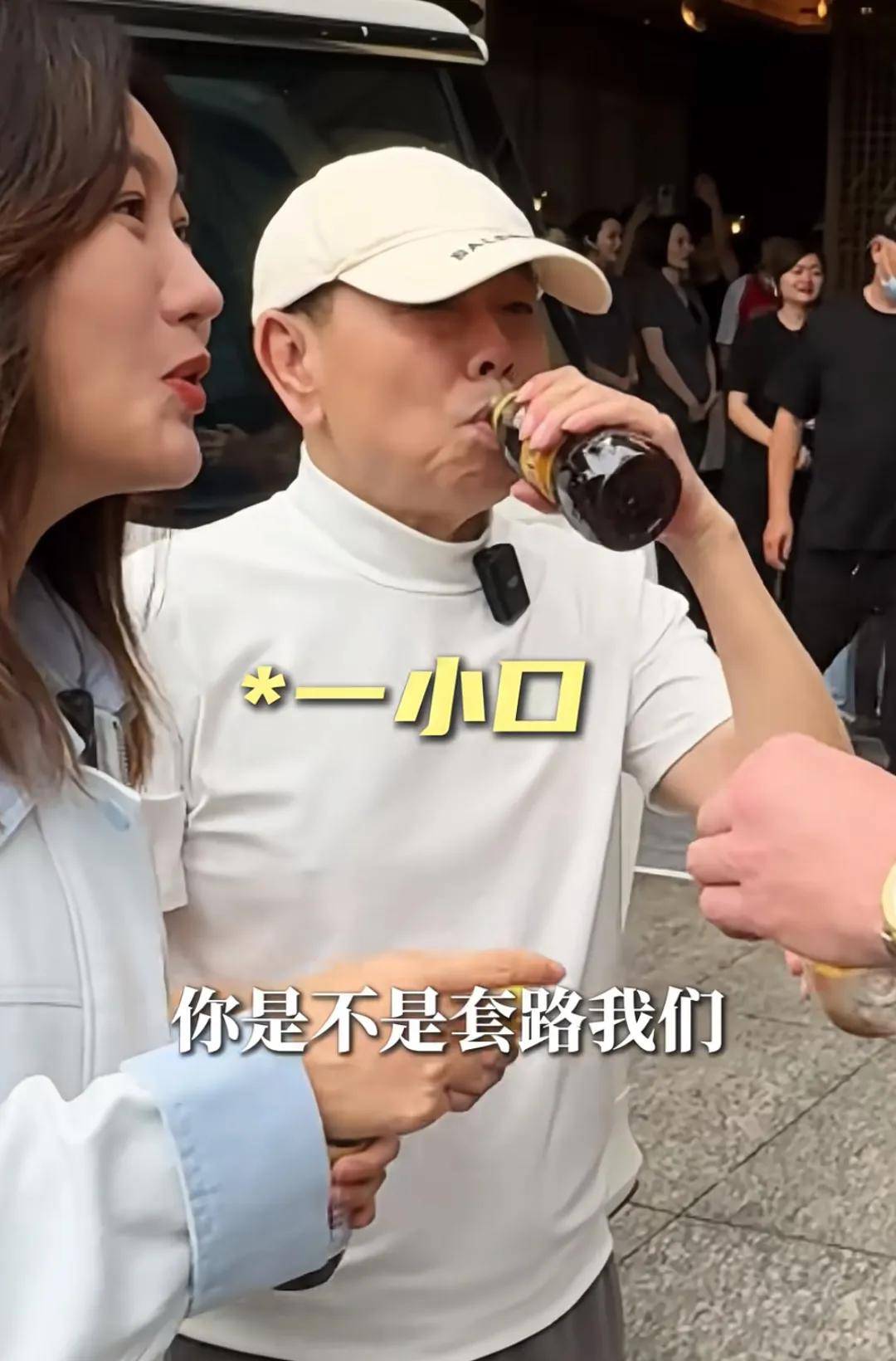 潘长江和女儿在广东，去餐馆吃湖南菜，喝了凉茶，难喝到面露苦色-图4