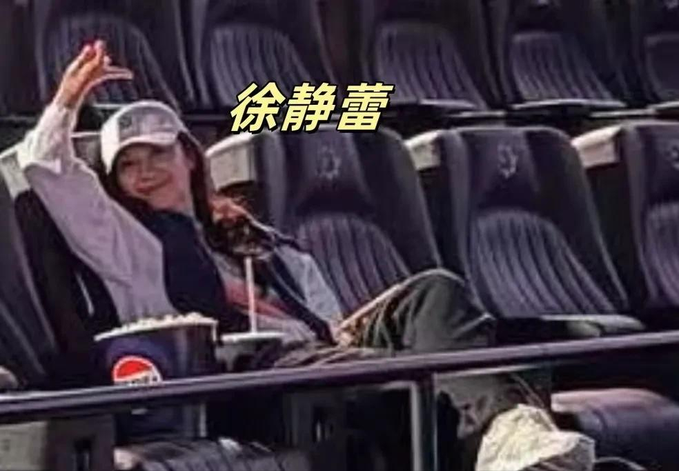 51岁徐静蕾美国生活曝光，颜值漂亮，已移民九年，不婚不育很潇洒