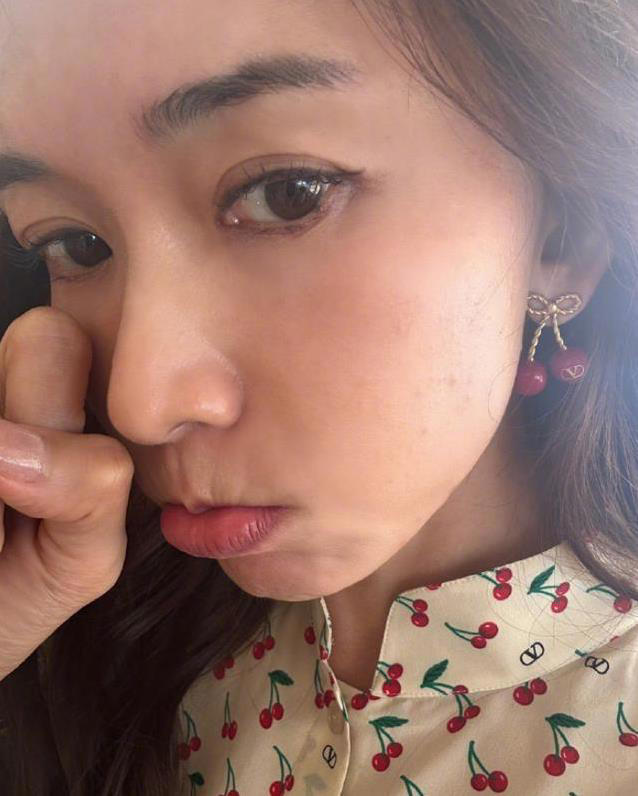 林志玲戛纳带娃出意外,抱枕害她脸过敏,50岁嘟嘴照惊艳全场