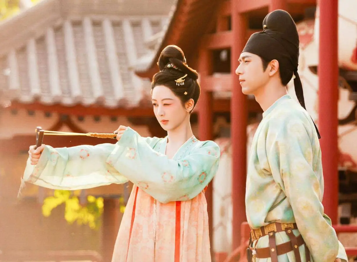 史上竞争最激烈的暑假档来了，杨紫热巴杨洋成毅，你期待谁？