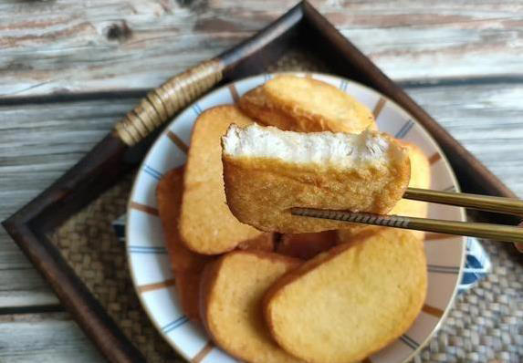 馒头片直接炸总油腻？加一勺淀粉秒变酥脆，谁试谁夸好