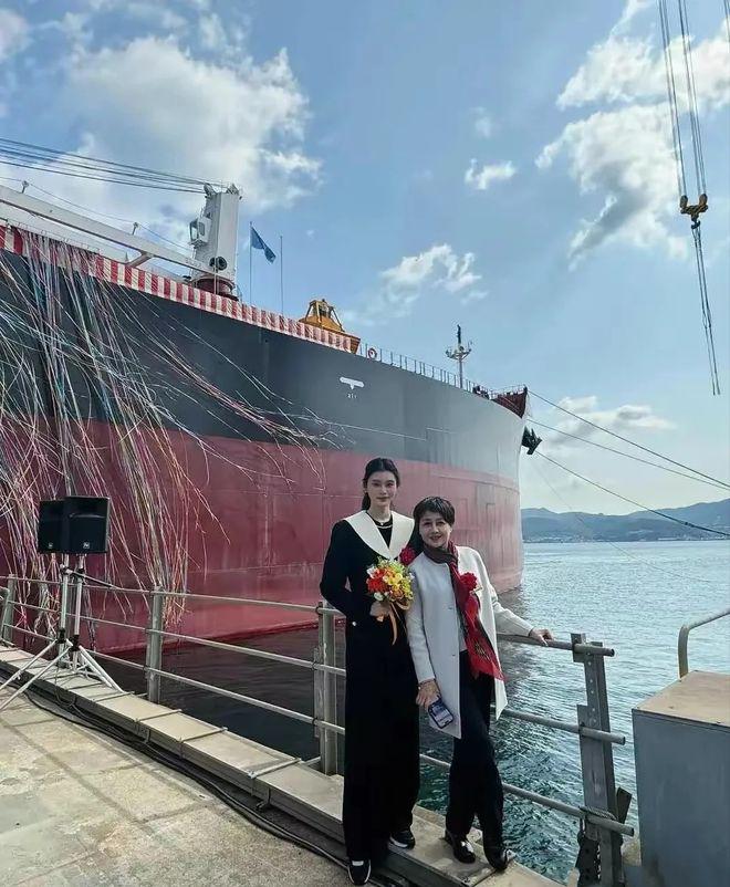 曝窦骁何超莲已离婚，男方向女方索要8000万，两人已5个月未互动