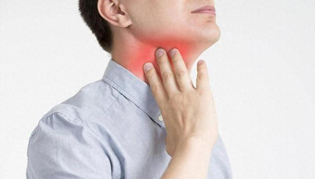 癌症是吃出来的？喉咙出现5种症状，可能是食道癌前兆