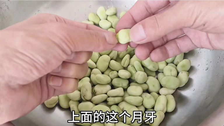 炒蚕豆别直接下锅，掌握技巧软糯鲜香又入味