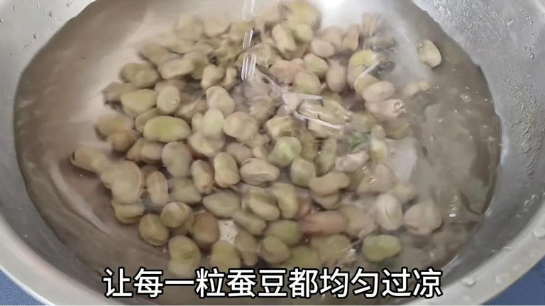 炒蚕豆别直接下锅，掌握技巧软糯鲜香又入味