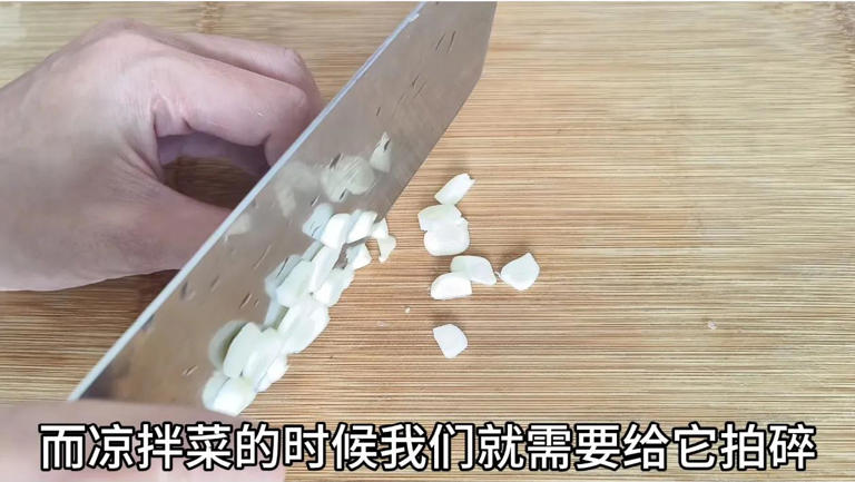 炒蚕豆别直接下锅，掌握技巧软糯鲜香又入味