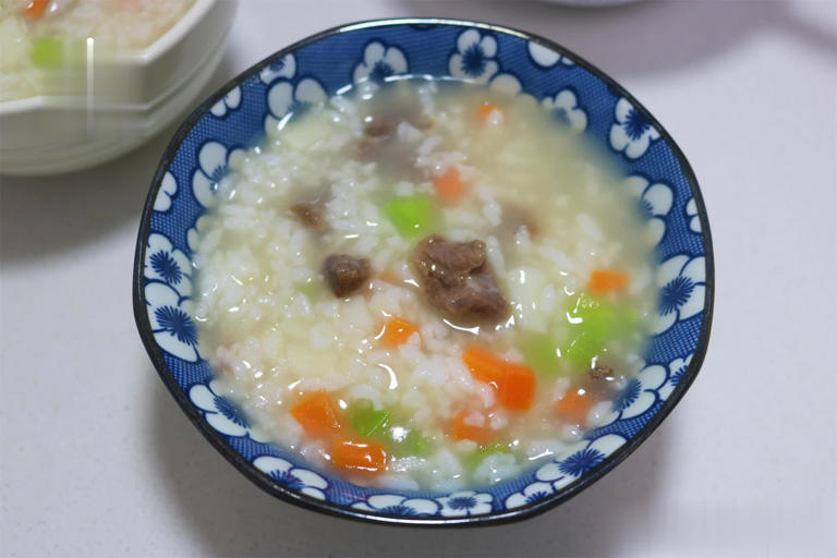 做法零难度，煮一锅有肉有菜的美食，好吃又营养！