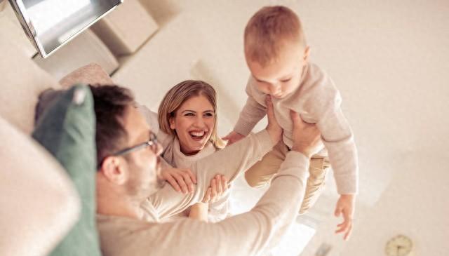 孩子缺爱的4种表现，父母却误以为很优秀