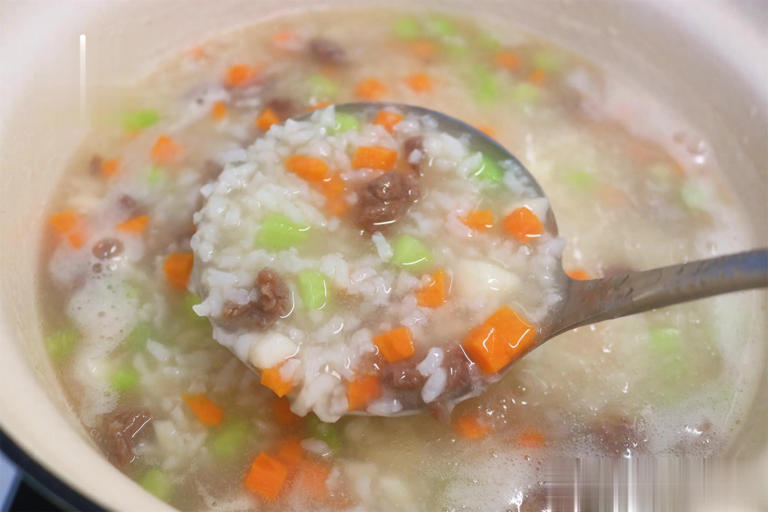 做法零难度，煮一锅有肉有菜的美食，好吃又营养！