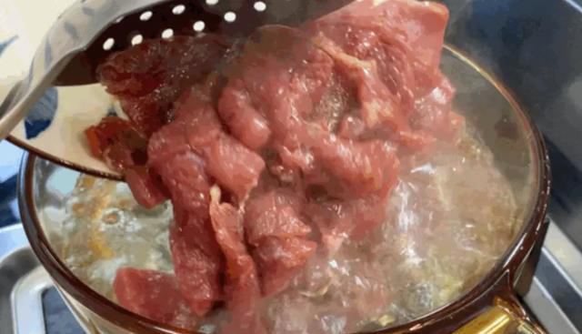 牛肉怎么腌才不硬不柴？教你正确做法，牛肉软嫩不塞牙，入味好吃