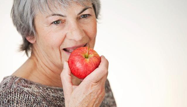 吃水果还是喝果汁？医生揭秘真相，你的选择对吗？