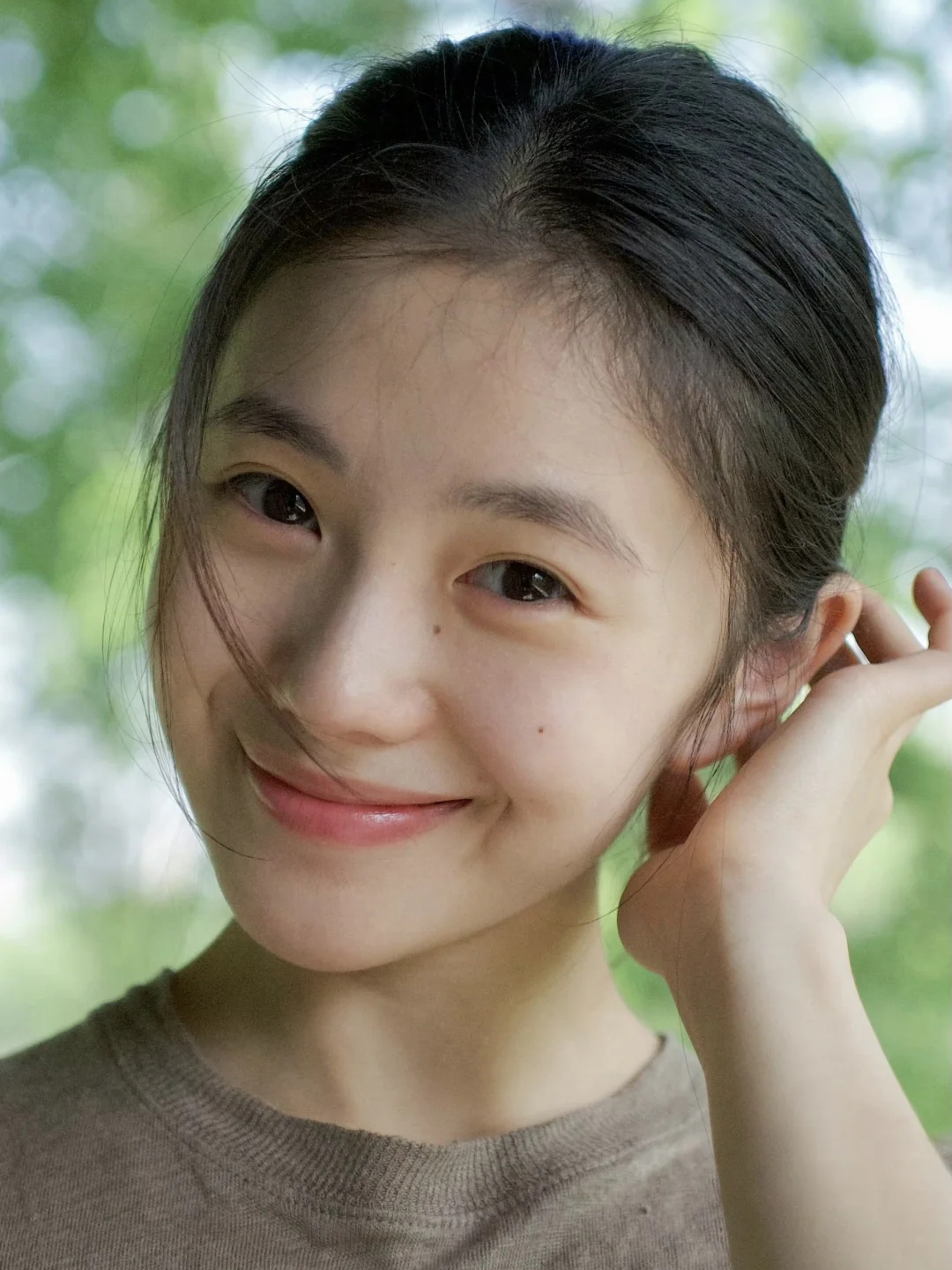 刘浩存甜美搞怪证件照曝光