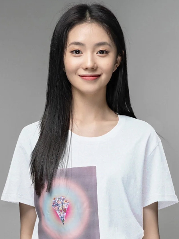 刘浩存甜美搞怪证件照曝光