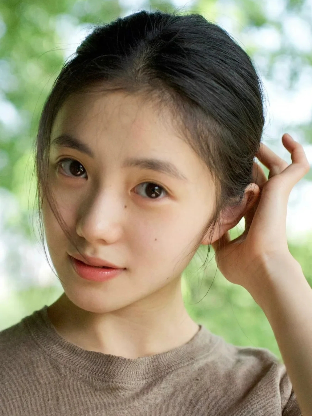 刘浩存甜美搞怪证件照曝光