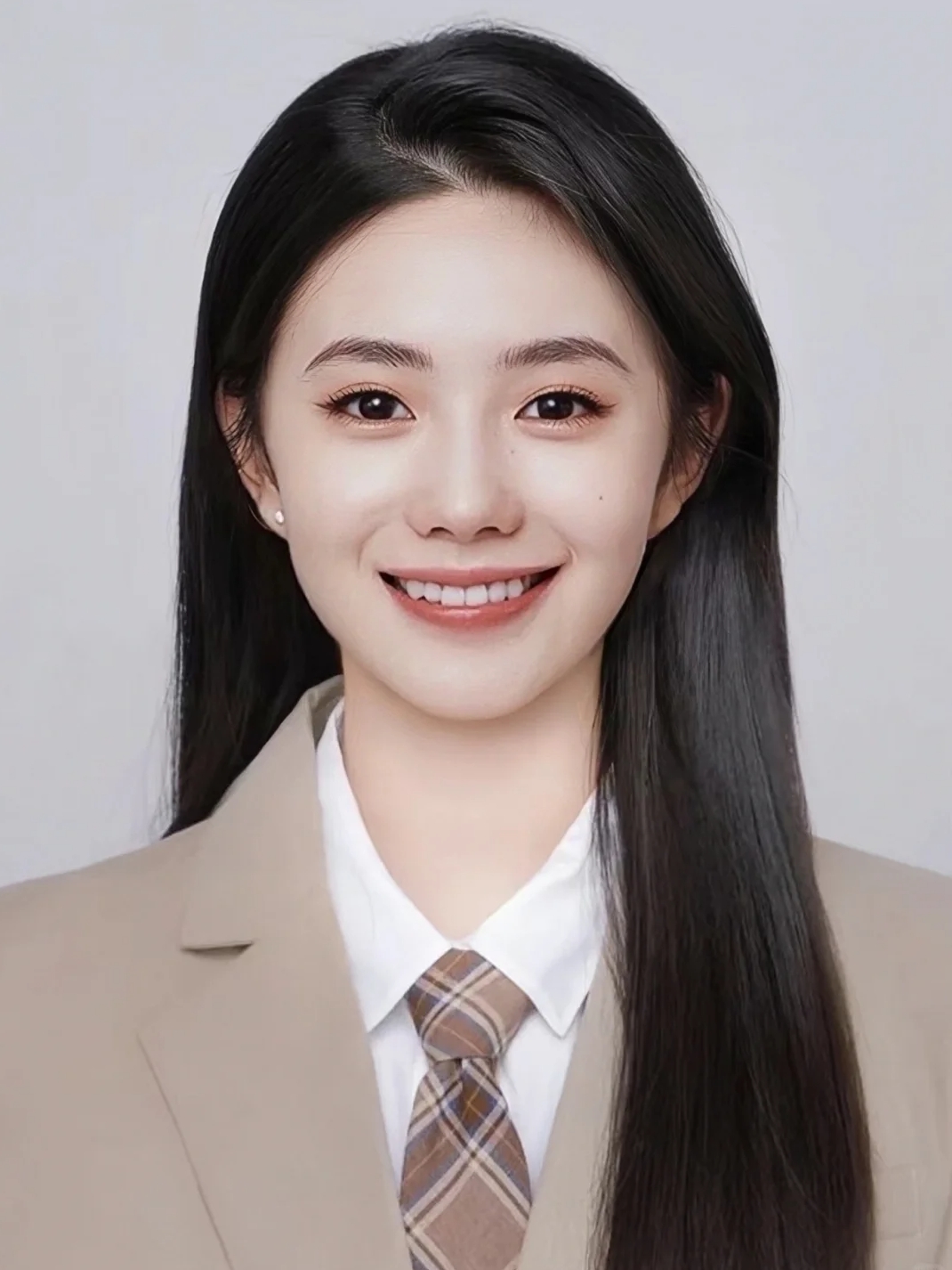 刘浩存甜美搞怪证件照曝光