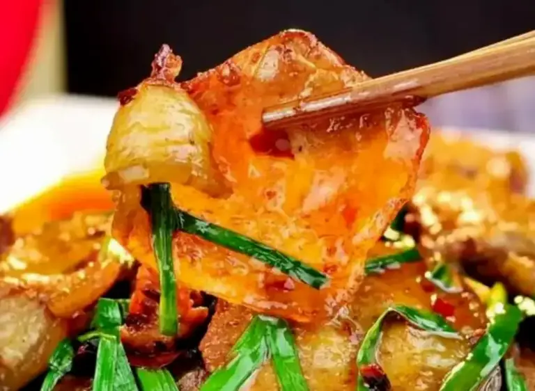 回锅肉怎么做？不要只会煮肉，教你正确做法，肥而不腻，咸香适口
