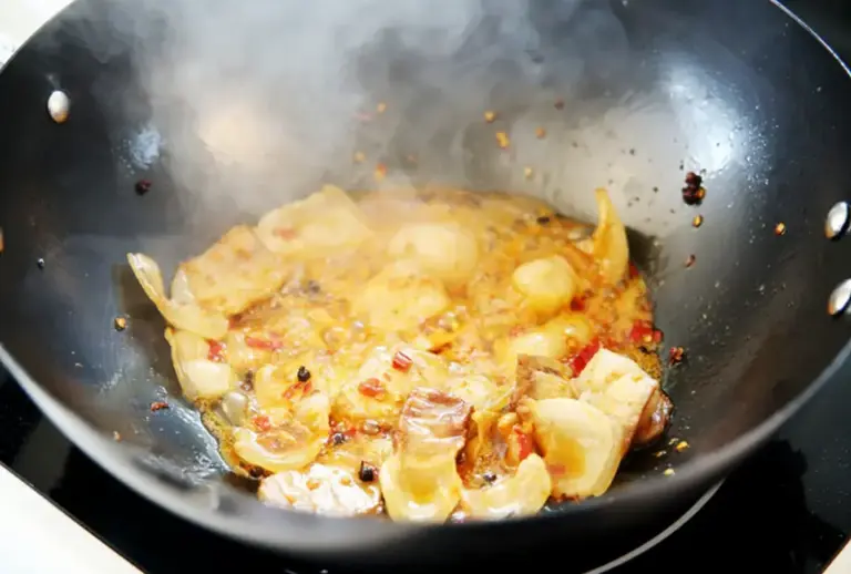 回锅肉怎么做？不要只会煮肉，教你正确做法，肥而不腻，咸香适口