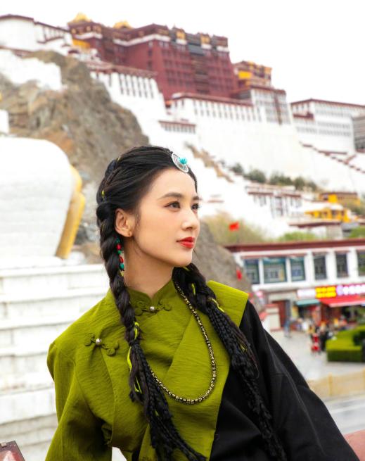 黄圣依再谈个人财产，没杨子打断才知她表达能力多强