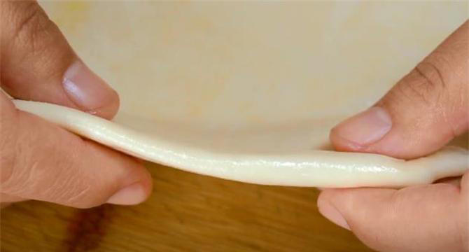 平底锅做家常烙饼，加一把玉米面，柔软层次多，凉了也不会发硬