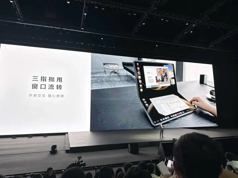华为 MateBook Fold 折叠屏笔记本搭载鸿蒙操作系统 5