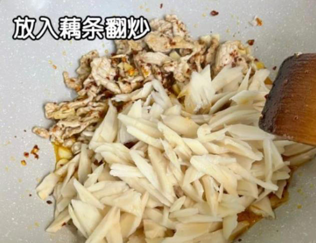 夏日餐桌C位：莲藕和它是绝配，脆爽开胃，营养全面，错过太可惜