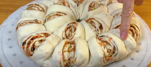 蒸花卷，直接上锅蒸是错的，教你一个小技巧，出锅蓬松暄软不塌陷