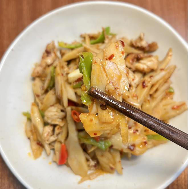 夏日餐桌C位：莲藕和它是绝配，脆爽开胃，营养全面，错过太可惜