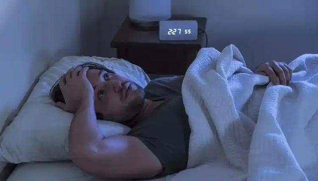 不少人被8小时睡眠论忽悠了！45岁以后，最佳的睡眠时长是多少？