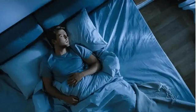 不少人被8小时睡眠论忽悠了！45岁以后，最佳的睡眠时长是多少？
