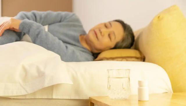 不少人被8小时睡眠论忽悠了！45岁以后，最佳的睡眠时长是多少？