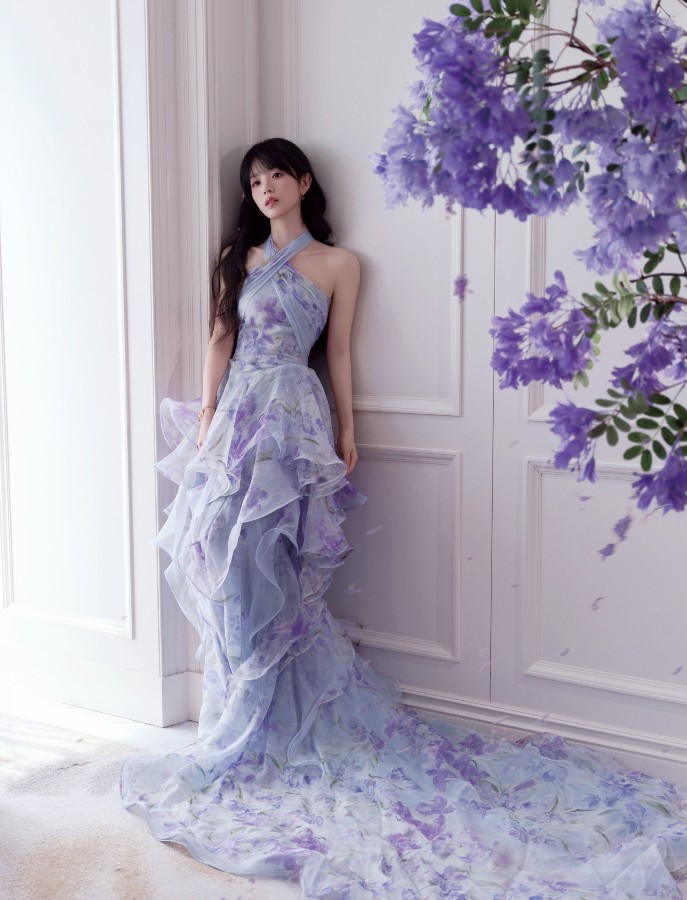 田曦薇：一袭梦幻紫裙，邂逅花仙绮梦